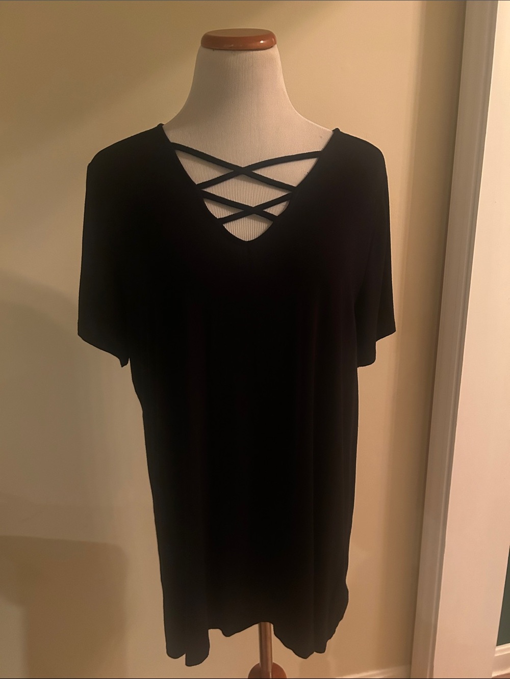 torrid Black Short Sleeve Crisscross V-Neck Tee